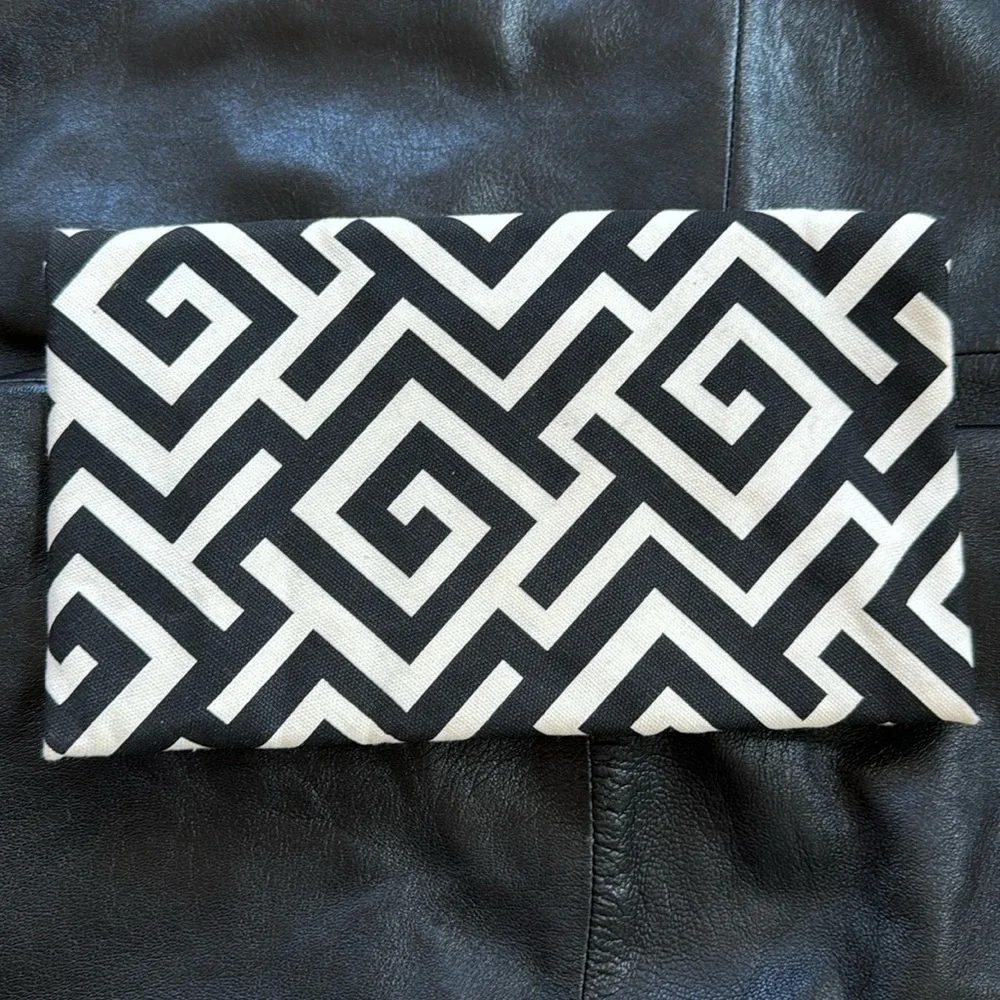 Black /White Geometric Print‎ Clutch